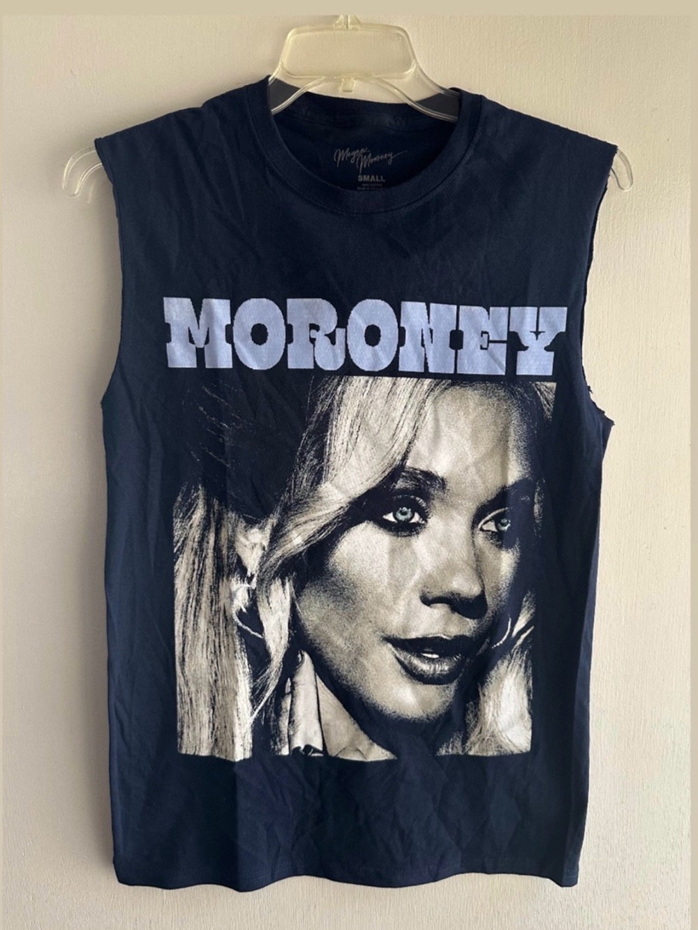 Megan Moroney Small Graphic Print Tee Raw Cutout Sleeves Navy cotton Crewneck